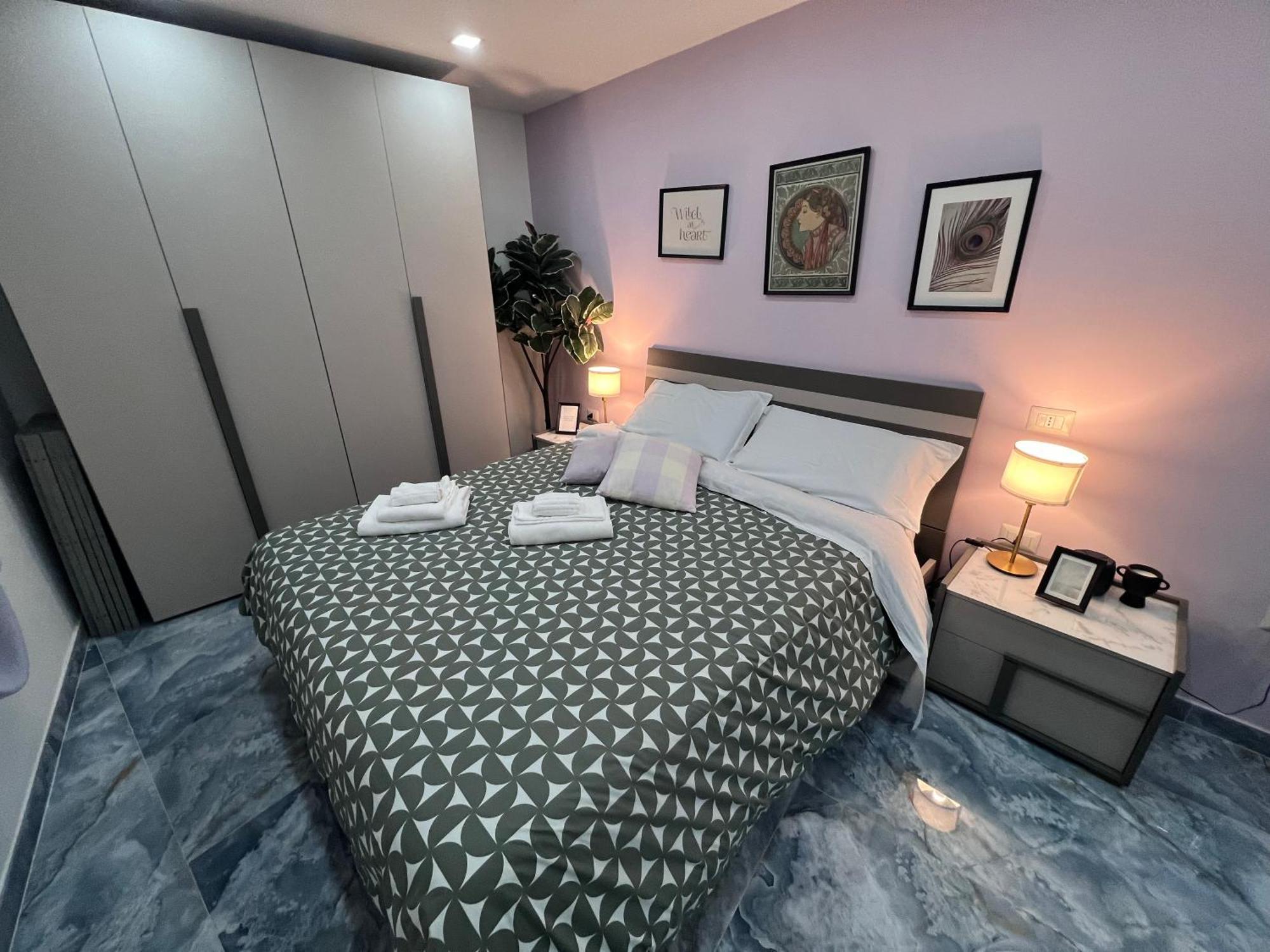 Studio (Con Cucina e Con Finestre - with kitchen and with window )